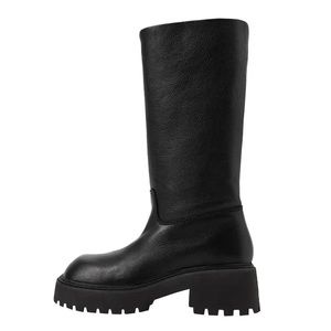 Leather boots with tall leg